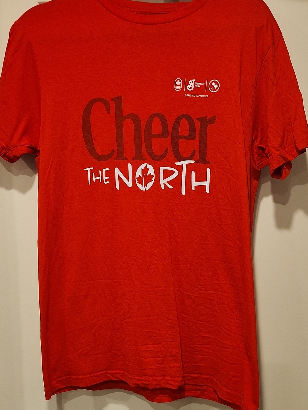 Cheer The North Red Women's Graphic T-Shirt